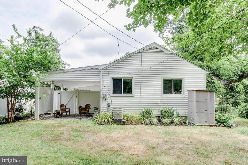 Photo of 830 WHITE WAY