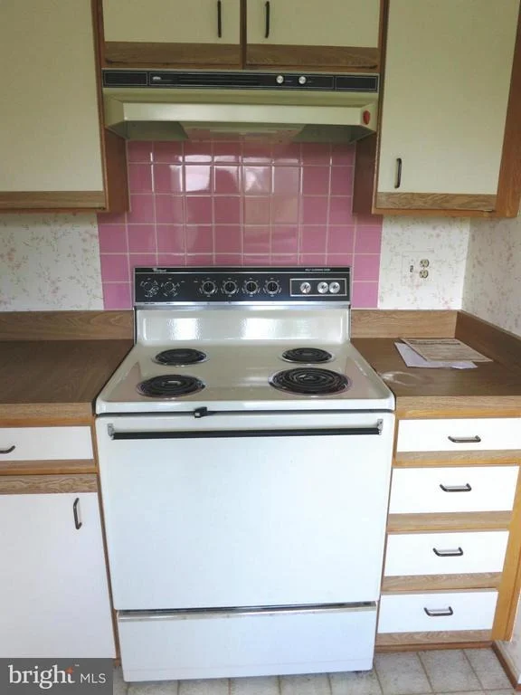 Photo of Unit 1311 at 15101 INTERLACHEN DRIVE