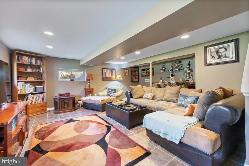 Photo of 530 RITA DRIVE
