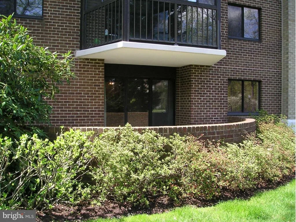 Photo of Unit 2106 at 15107 INTERLACHEN DRIVE