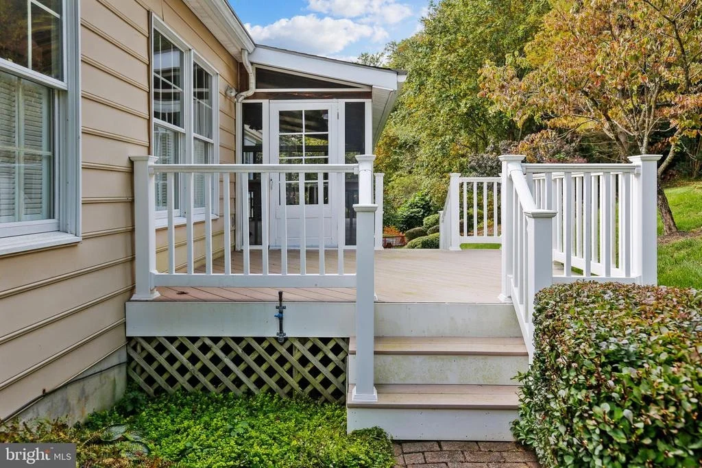 Photo of 9905 MAINSAIL DRIVE