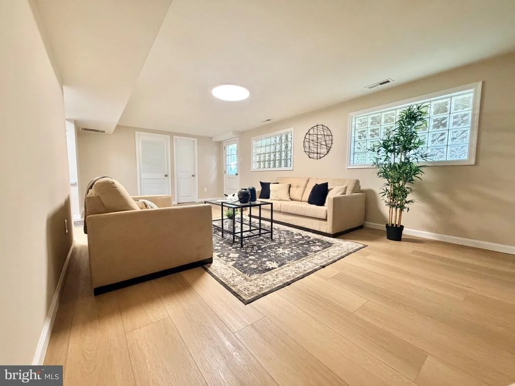 Photo of 806 SUNSET DRIVE