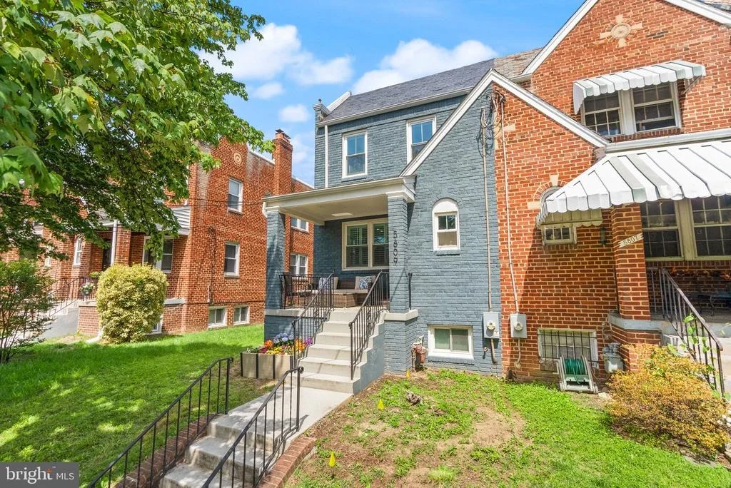 Photo of 5809 3RD PLACE NW