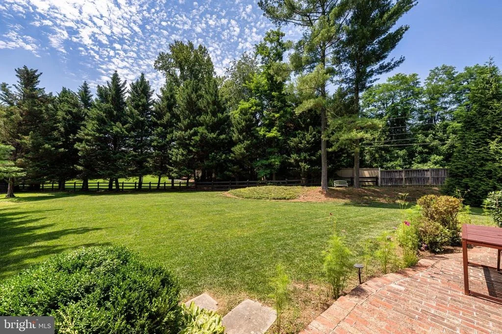 Photo of 1077 SPRING HILL ROAD