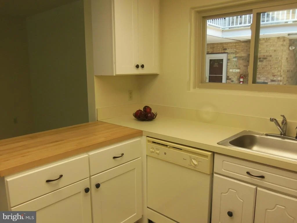 Photo of Unit 701C at 3350 GLENEAGLES DRIVE