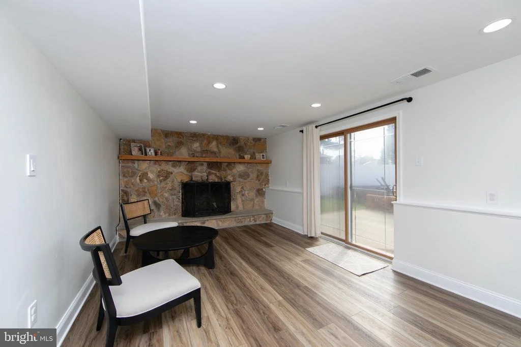 Photo of 787 LANCING ROAD