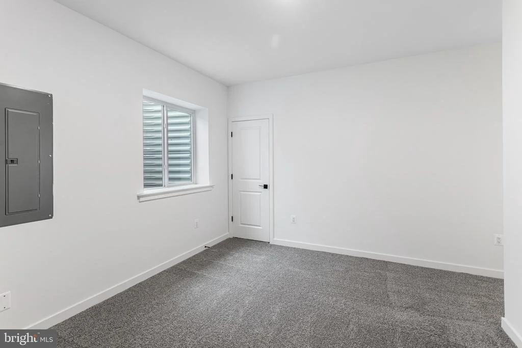 Photo of 2083 SPRINGVALE DRIVE