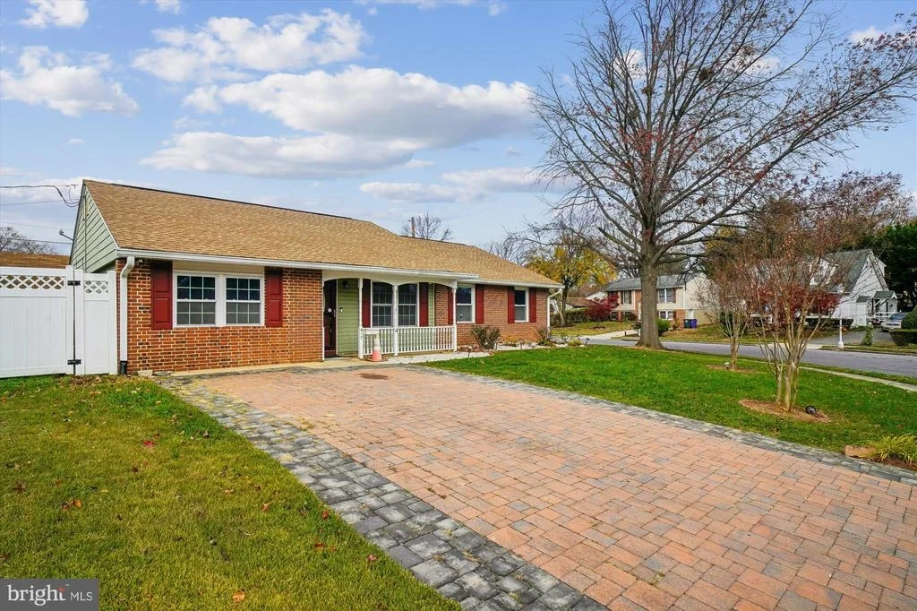 Photo of 417 WHITE OAK PLACE