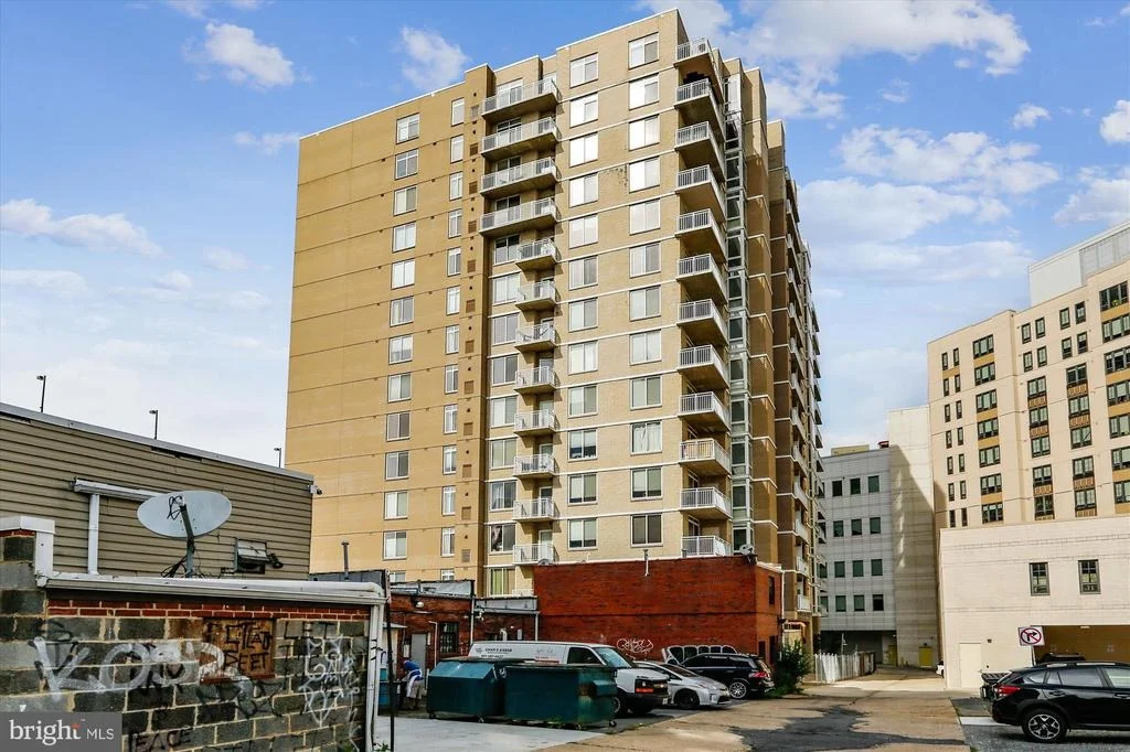 Photo of Unit 806 at 930 WAYNE AVENUE