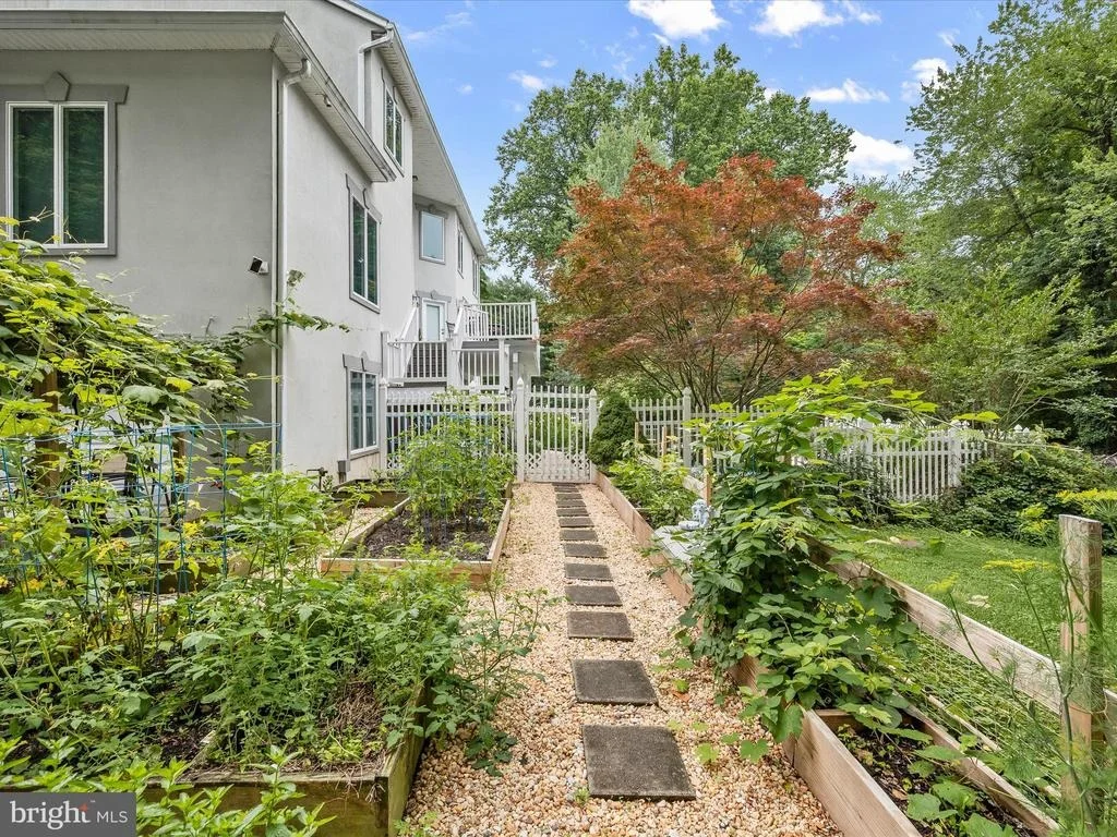 Photo of 1199 ASQUITHPINES PLACE