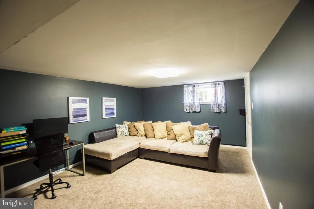 Photo of 1019 GROVEHILL ROAD