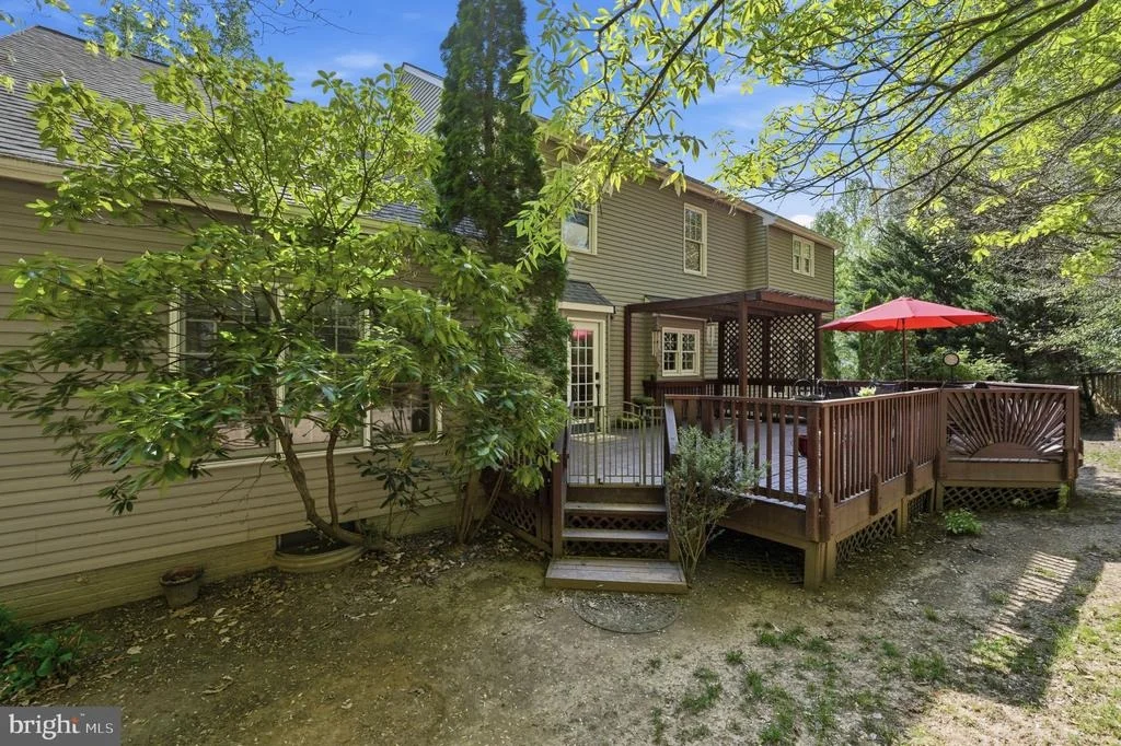Photo of 7864 MEADOWGATE DRIVE