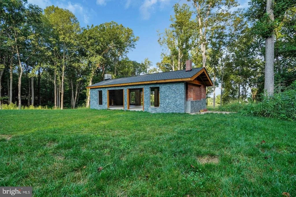 Photo of 2299 MOUNTAIN ROAD