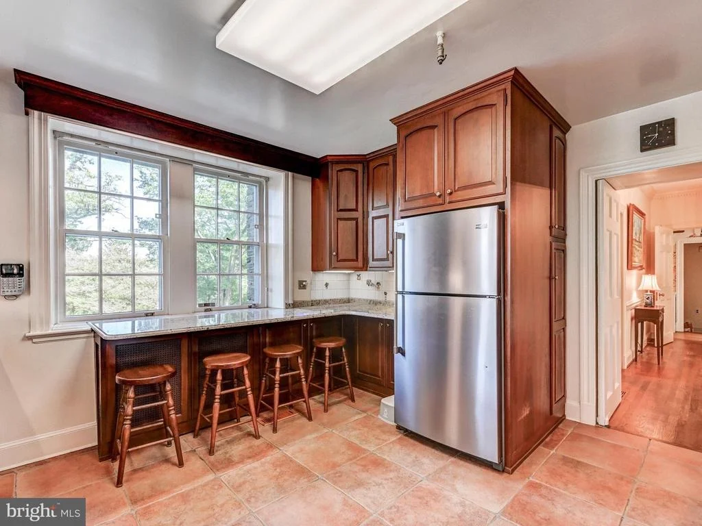 Photo of 1860 CIRCLE ROAD