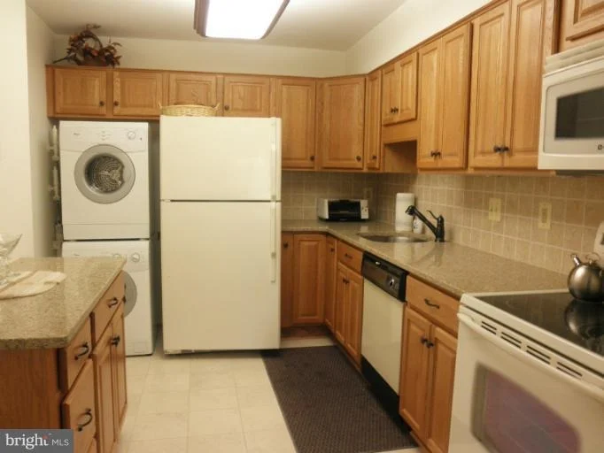 Photo of Unit 3502 at 15115 INTERLACHEN DRIVE