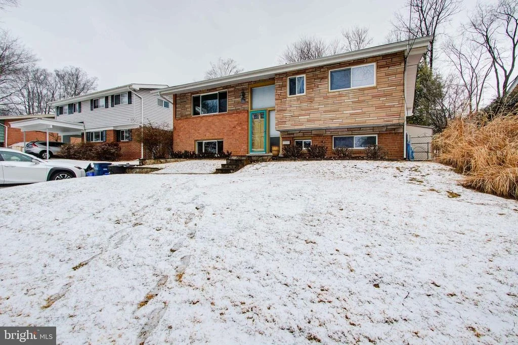 Photo of 611 HILLSBORO DRIVE