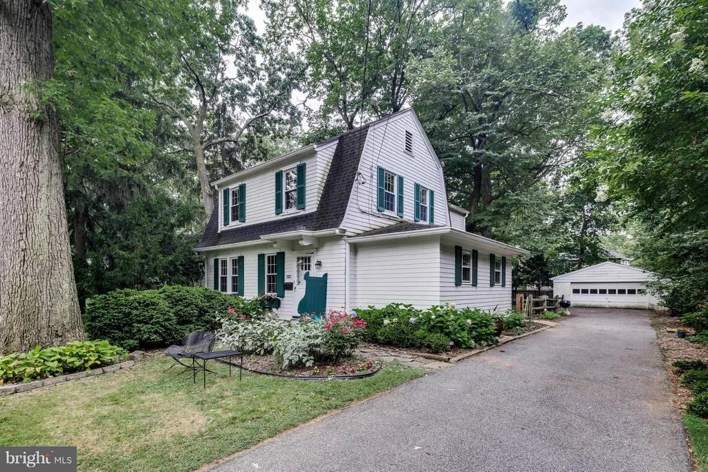 Photo of 122 OAK DRIVE