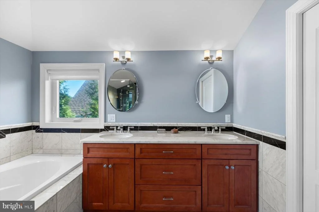 Photo of 309 W 5TH STREET