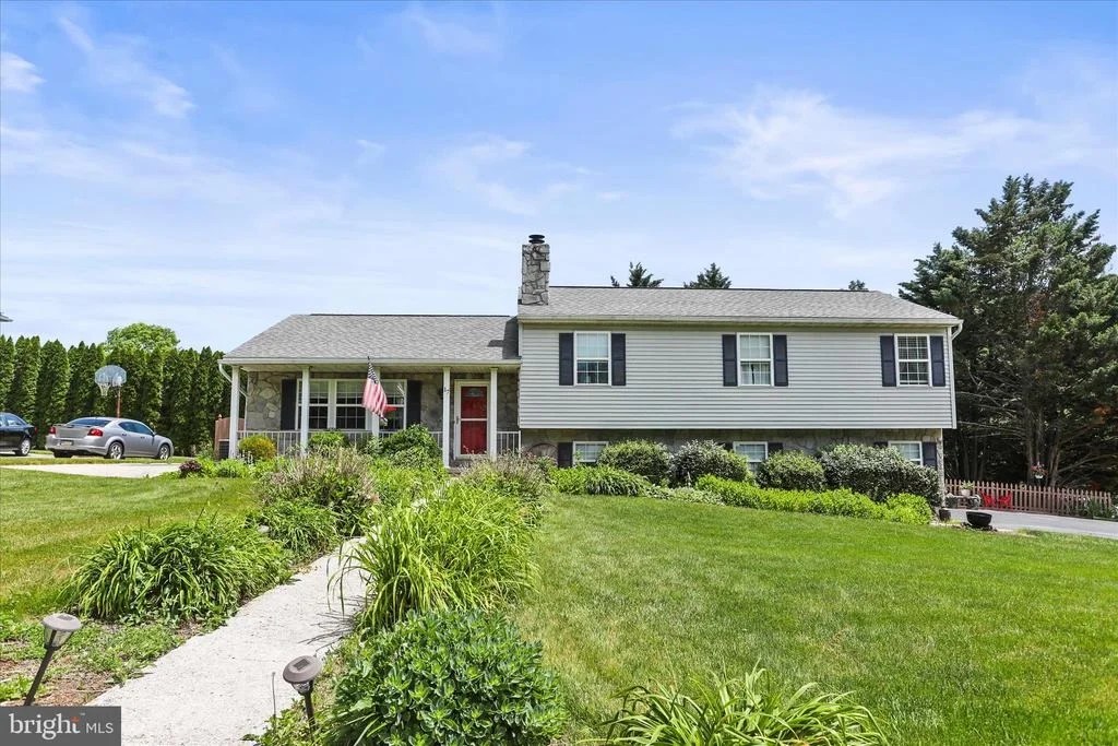 Photo of 17 ECKER AVENUE