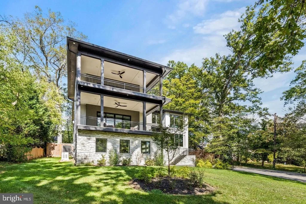 Photo of 6884 CHURCHILL ROAD