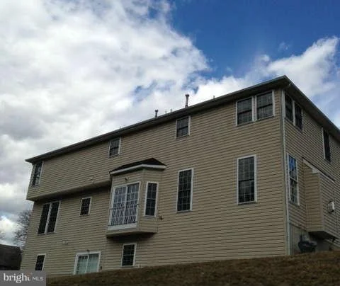 Photo of 8413 SUMMIT AVENUE