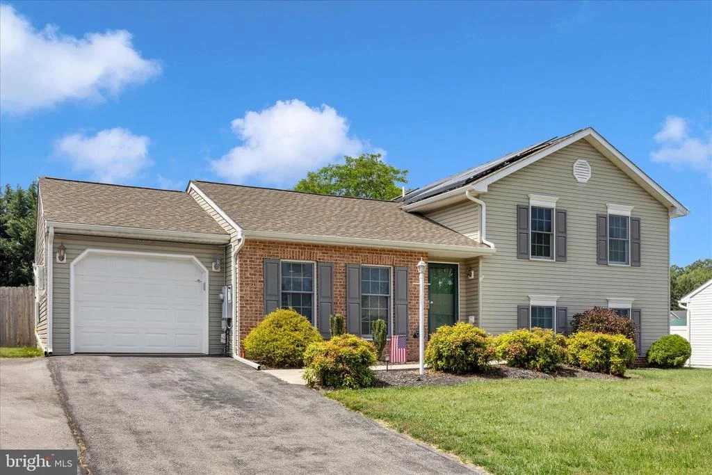 Photo of 109 REBECCAS COURT