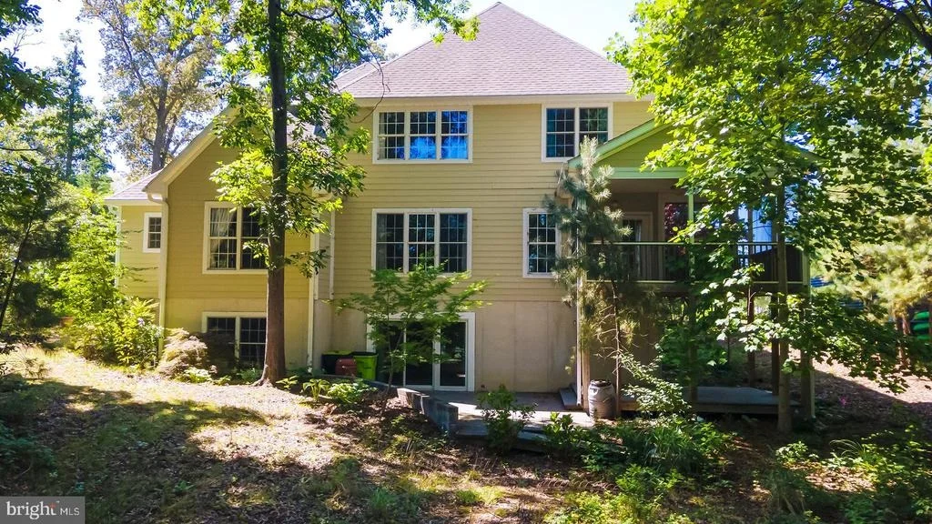 Photo of 142 W SHORE DRIVE