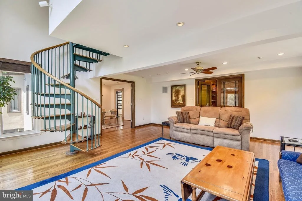 Photo of 9919 MACARTHUR BOULEVARD