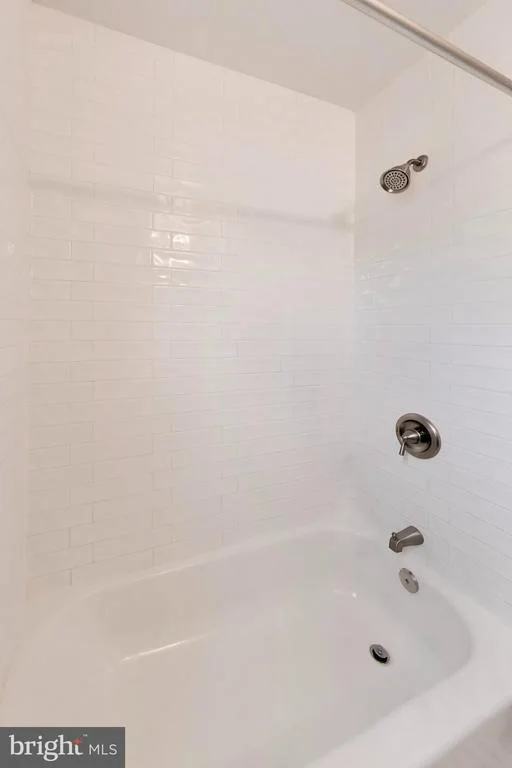 Photo of 5816 AMELIA STREET
