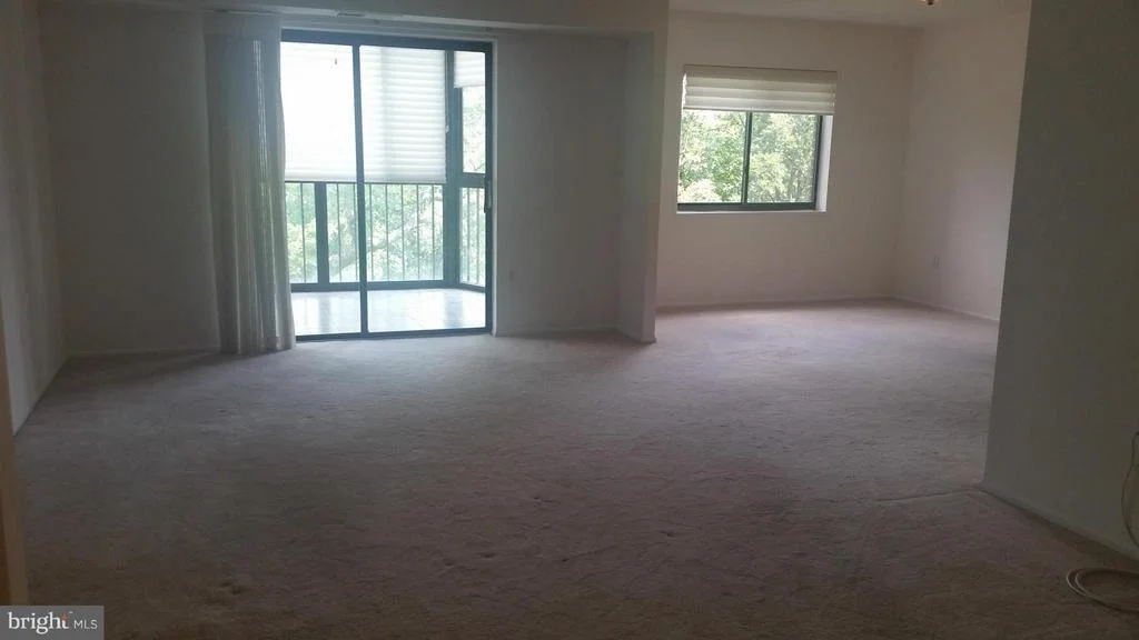 Photo of Unit 2816 at 15107 INTERLACHEN DRIVE