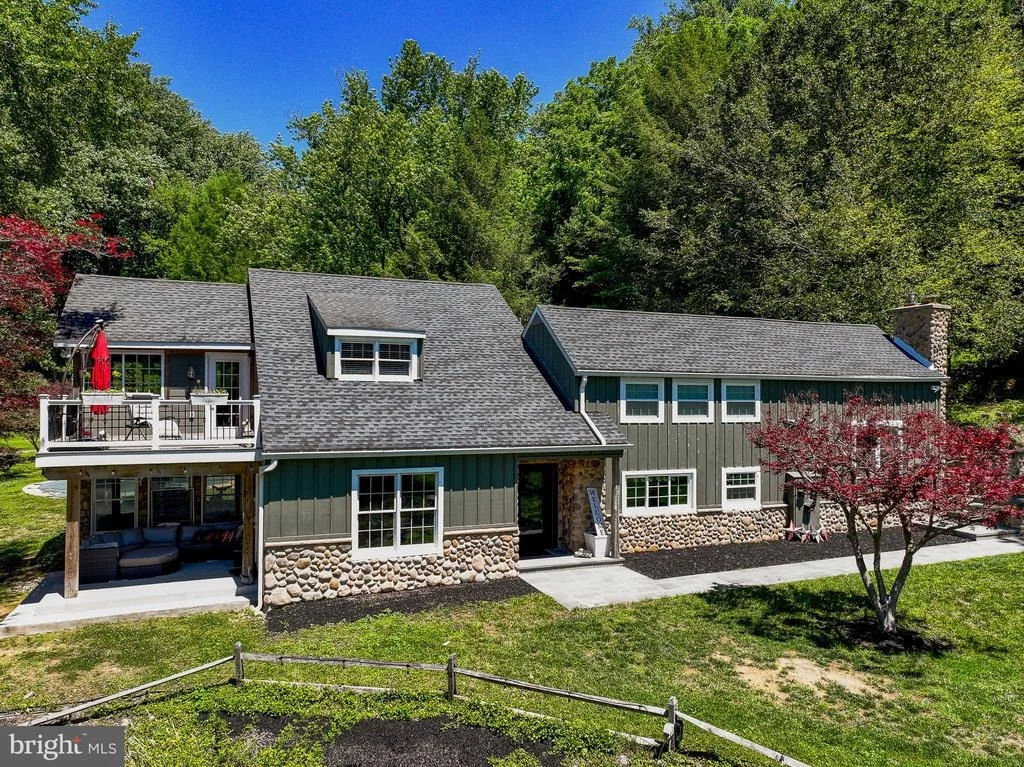 Photo of 2310 PUTNAM ROAD