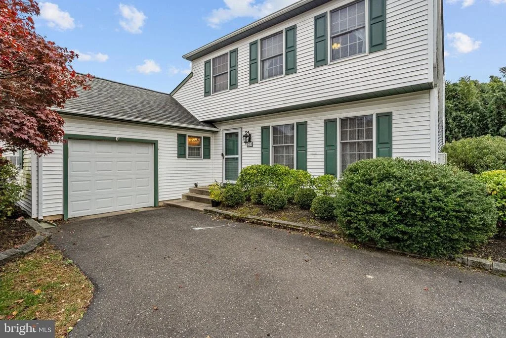 Photo of 10 ORLANDO DRIVE