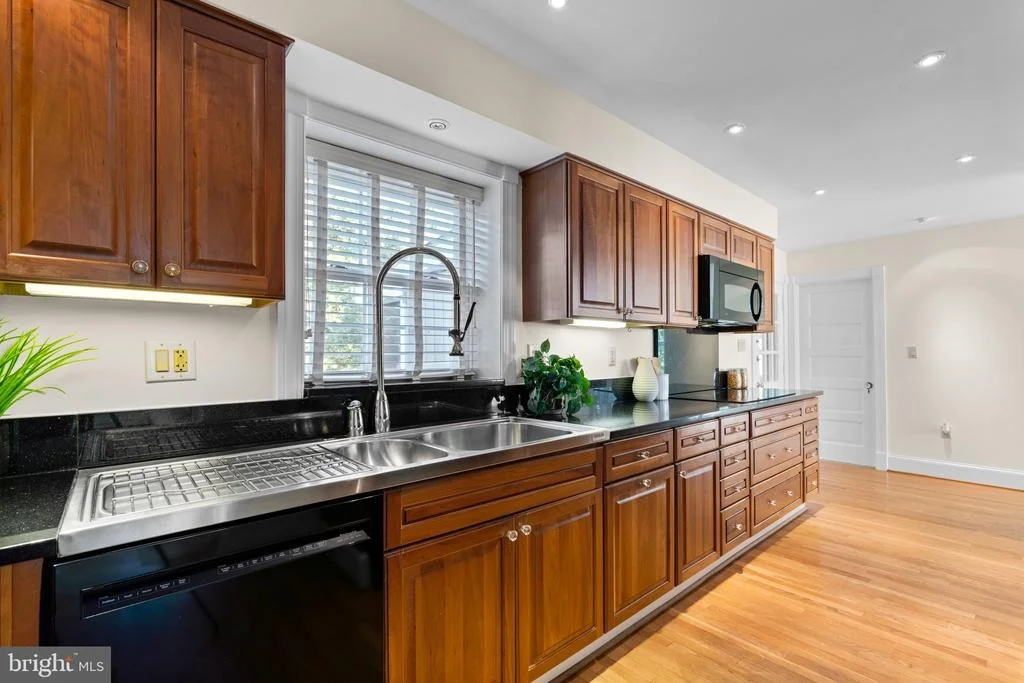 Photo of 7908 BROOKLYN BRIDGE ROAD
