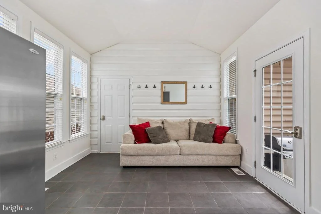 Photo of 43245 BARNSTEAD DRIVE