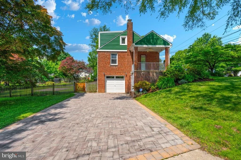 Photo of 6 E HAMILTON AVENUE