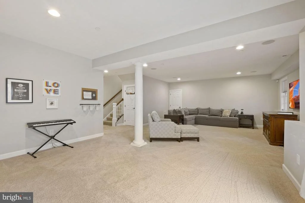 Photo of 13 HOFFMAN DR