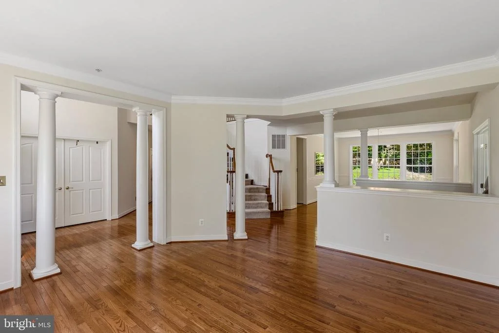 Photo of 915 ZENITH DRIVE