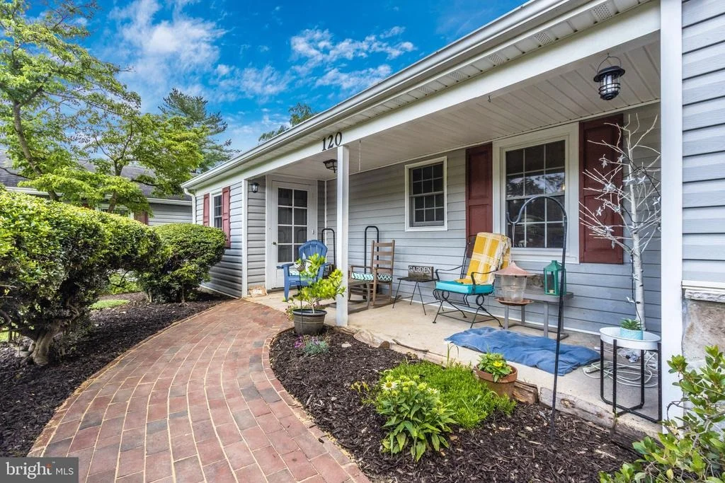 Photo of 120 PIPING ROCK DRIVE