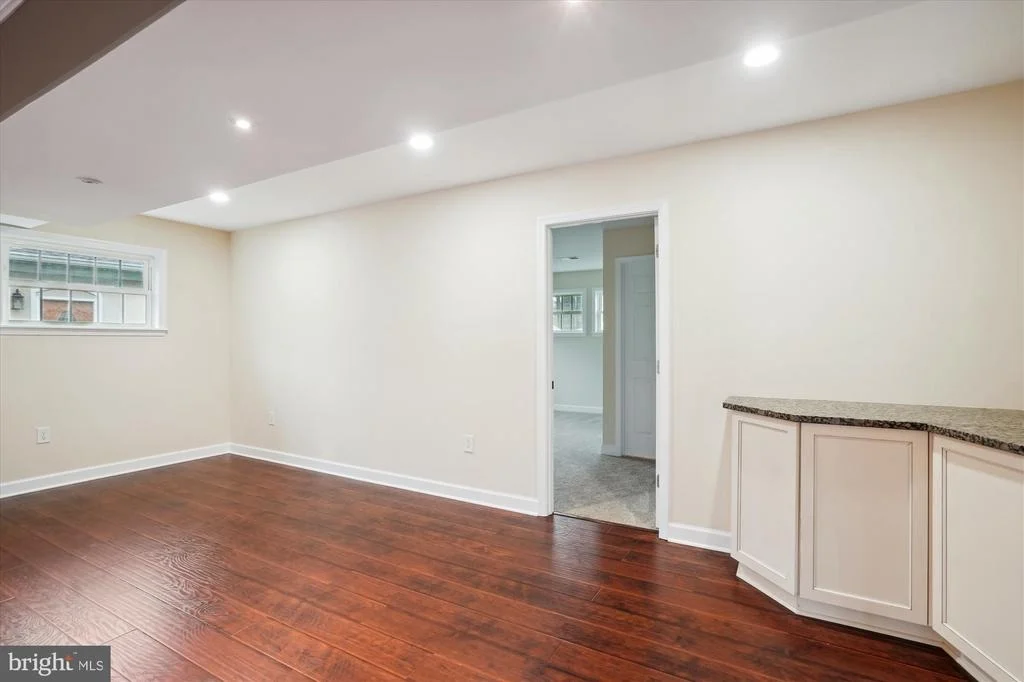 Photo of 5514 INVERCHAPEL ROAD