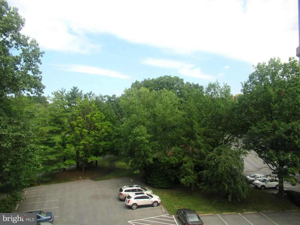 Photo of Unit 1422 at 15101 INTERLACHEN DRIVE