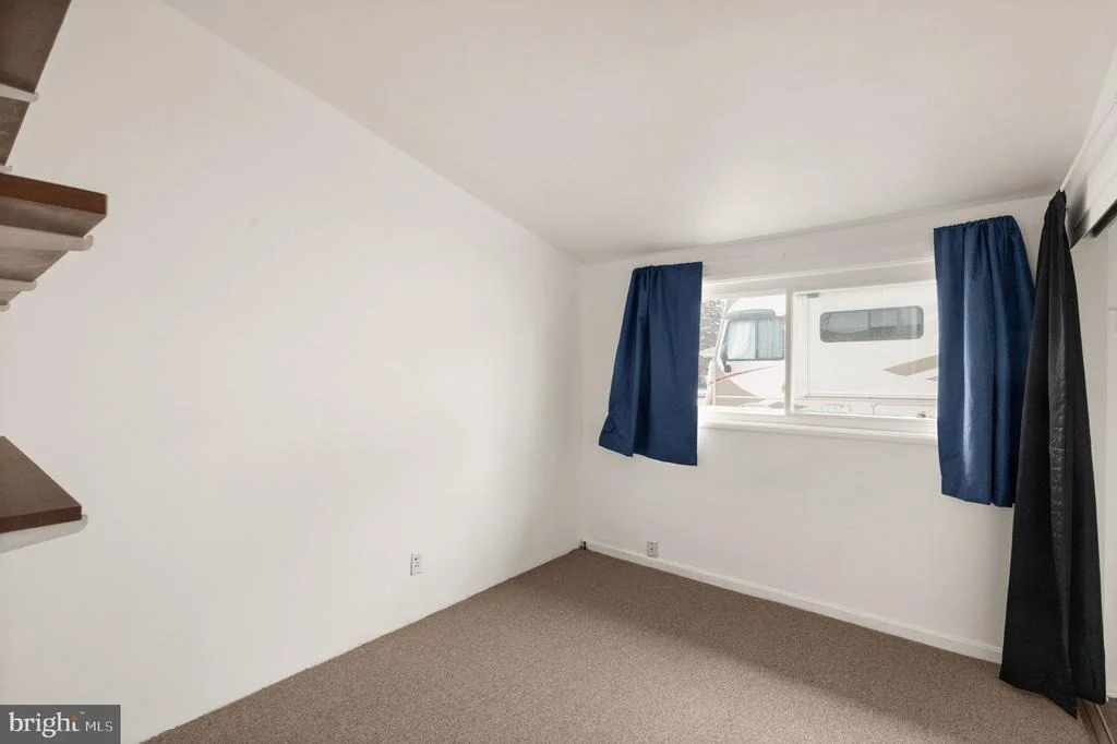 Photo of 208 GLOUCESTER DRIVE