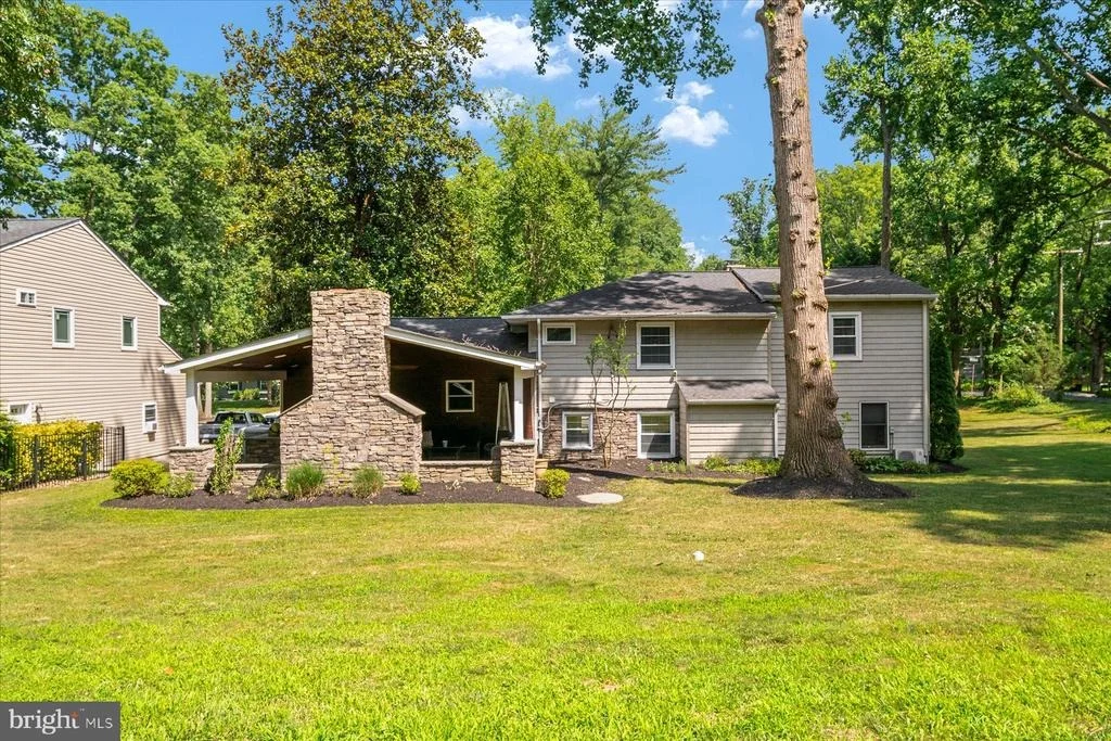 Photo of 1134 VALLEY DRIVE