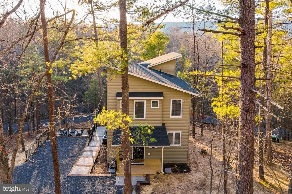 Photo of 1355 GREENVIEW DRIVE
