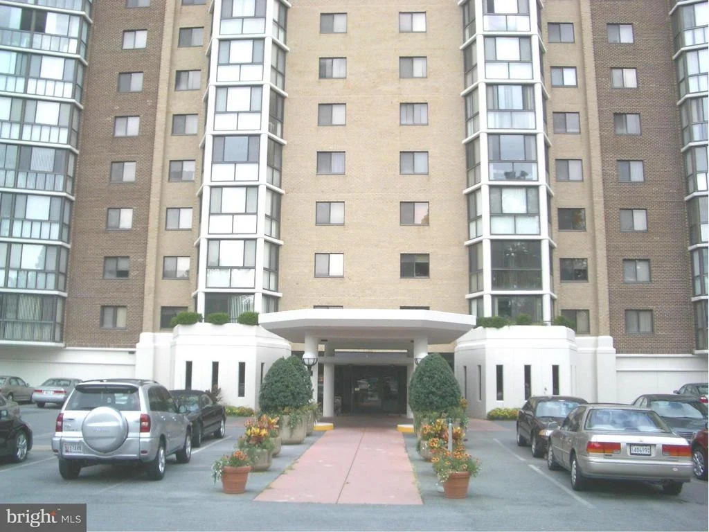 Photo of Unit 3718 at 15115 INTERLACHEN DRIVE