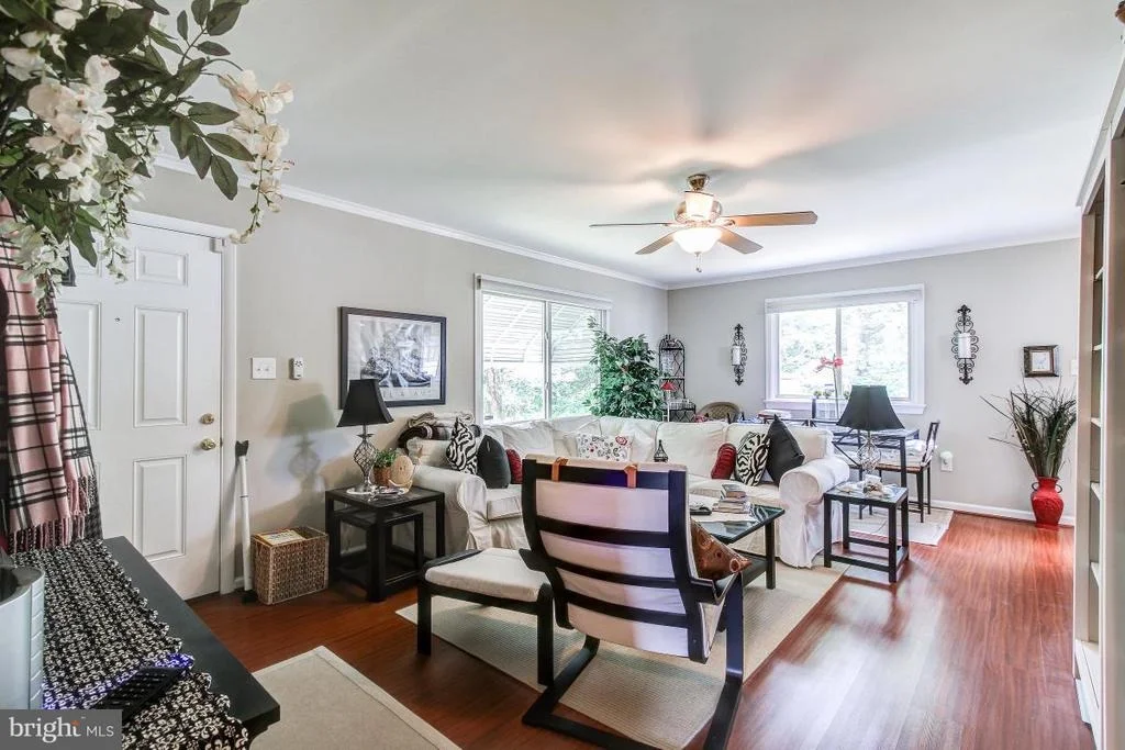 Photo of 830 WHITE WAY