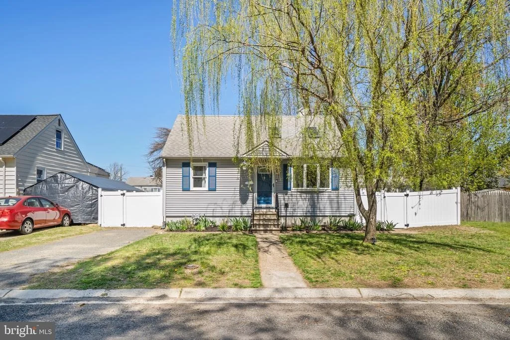 Photo of 171 FAIRFAX DRIVE