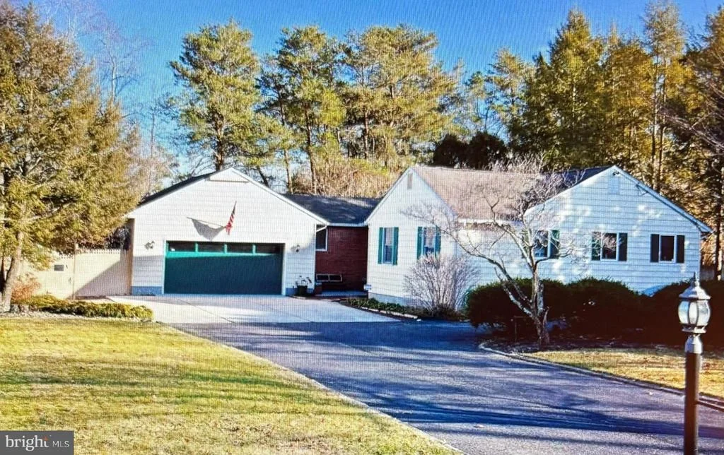 Photo of 105 CRESCENT BOULEVARD