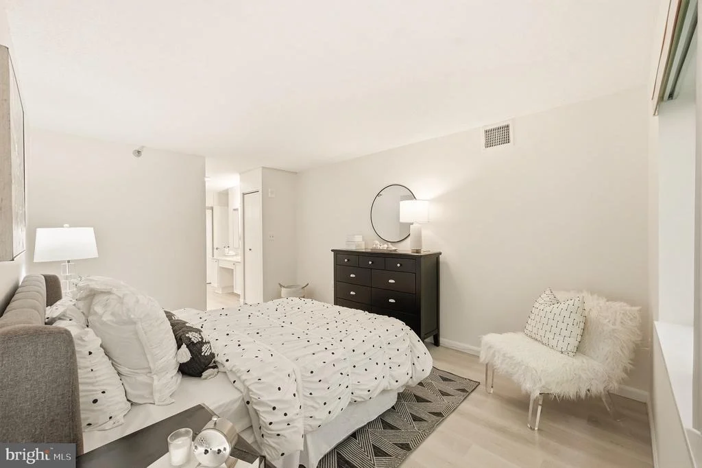 Photo of Unit 4206 at 15100 INTERLACHEN DRIVE