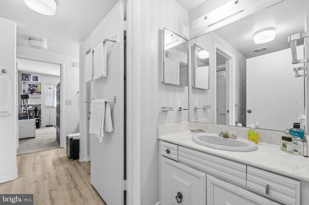 Photo of Unit 32F at 3590 GLENEAGLES DRIVE