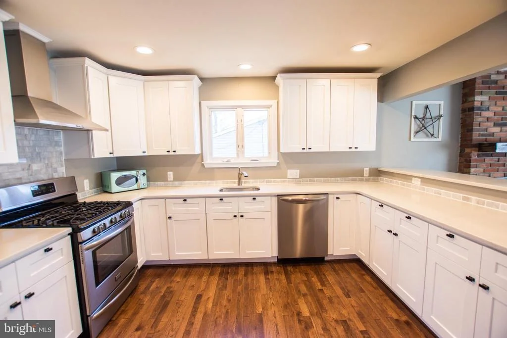 Photo of 704 W MAPLE ROAD